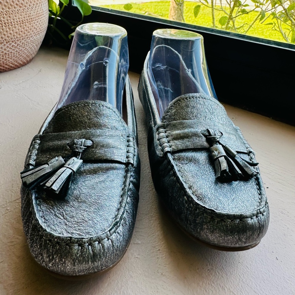 Josef Seibel Elina 01 metallic pebbled leather tassel loafer Size 41/US 9.5-10